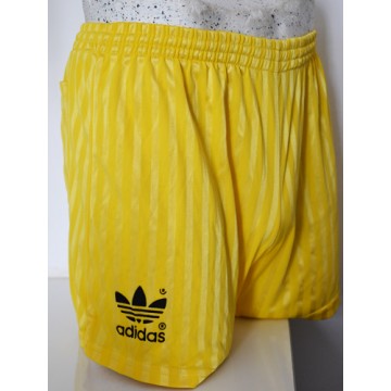 short adidas jaune