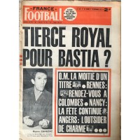 Magazine FRANCE FOOTBALL N°1341 TIERCÉ ROYAL POUR BASTIA 14 decembre 1971