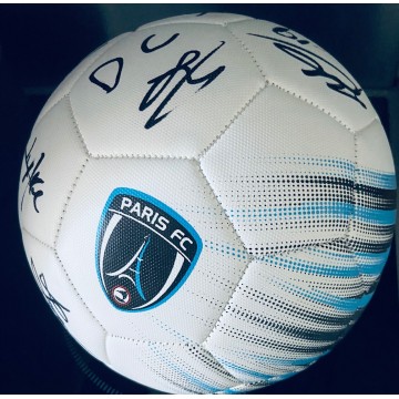 Ballon officiel PARIS FC signé par toute l'equipe saison 2023-2024