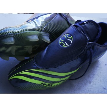 Crampons ADIDAS F30 d'occasion ADULTE pointure 43 1/3